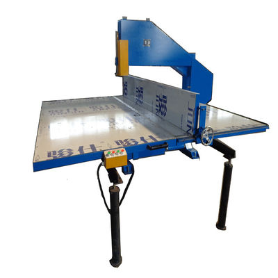 Verticale handsnijmachine voor het snijden van EPE-leer-rubberrolmatten