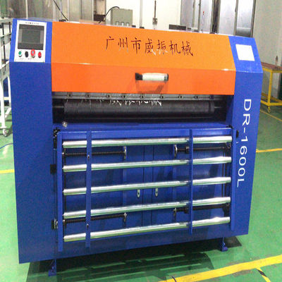 Automatische snijmachine voor het snijden van polyethyleenfoomschaal met een rol van 100 mm
