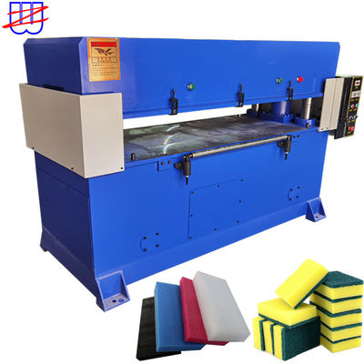 Machine voor het perforeren van duurzaam papierverpakkingsmateriaal met hydraulisch systeem